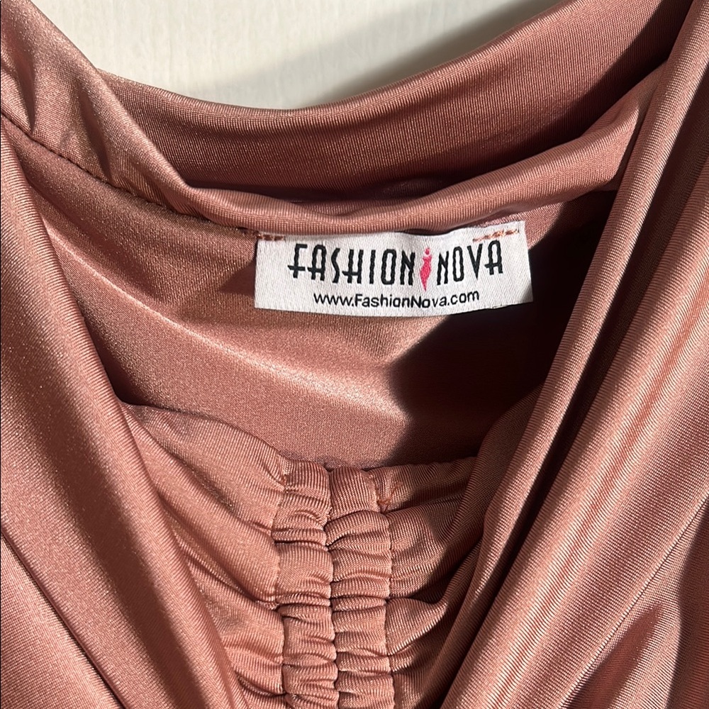 Off The Shoulder Ruched Mini Dress In Rose Size Large - Picture 2 of 3